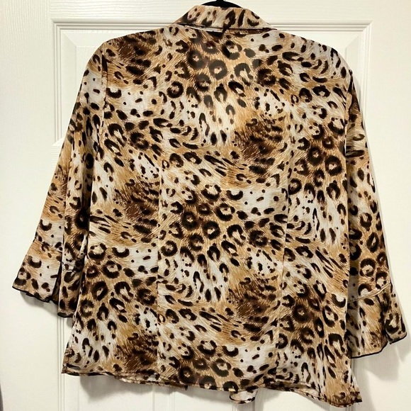 ⭐️2/$30⭐️ Two piece leopard/animal print blouse & matching textured tank, size L - Picture 5 of 8